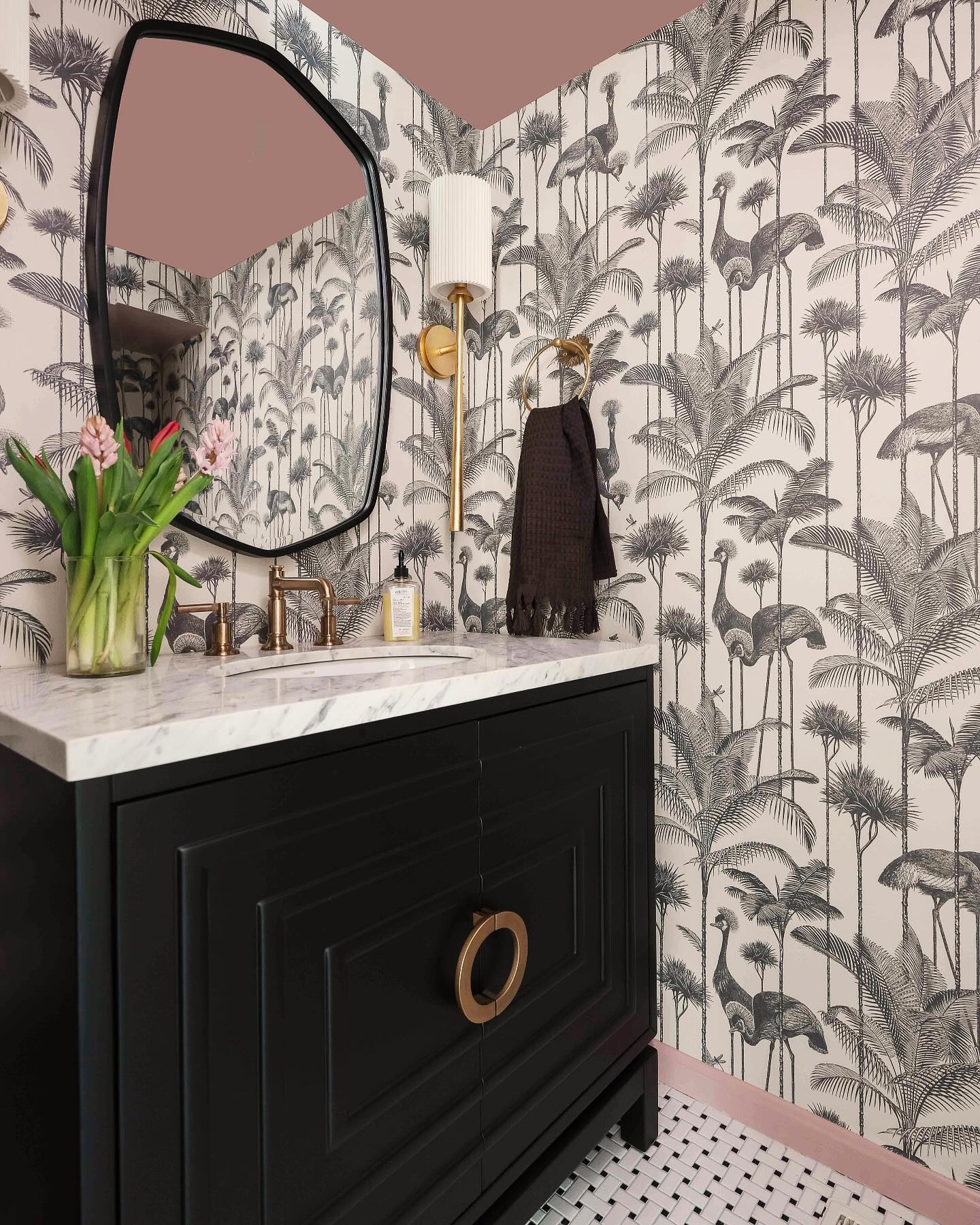 Onyx Ring Vanity view 2