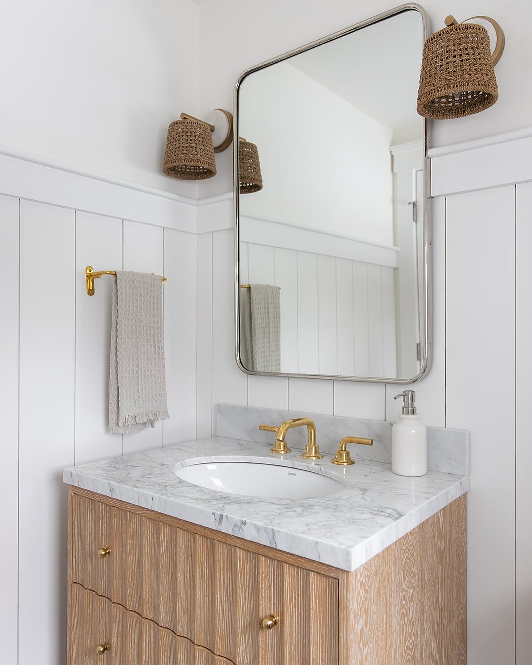 Ripple Oak Vanity view 2
